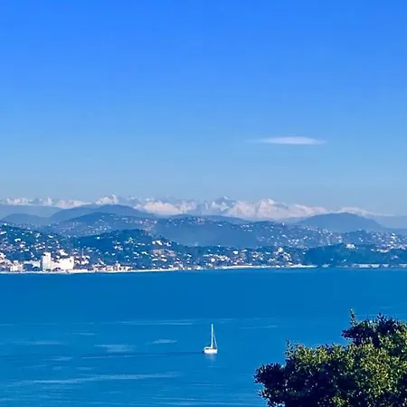 Villa With Magic View Of Bay Of Tropez